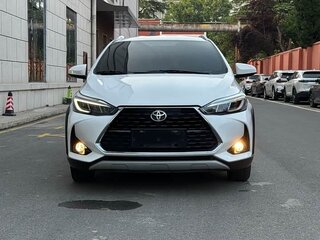 2021 Toyota Yaris L XP150 Рестайлинг, белый, 1150000 рублей, вид 2