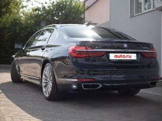 2016 BMW 7 серии Long 750Li xDrive VI (G11/G12), синий, 3000000 рублей, вид 3