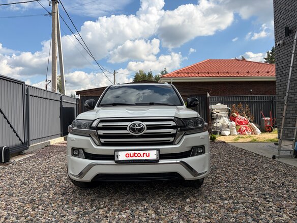 2016 Toyota Land Cruiser 200 Series Рестайлинг 2, белый - вид 1
