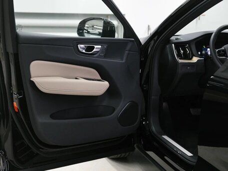 2026 Volvo XC60 II Рестайлинг 2, чёрный, 5900000 рублей, вид 2