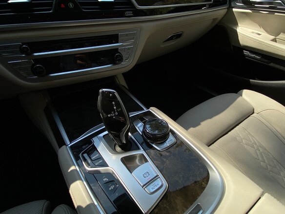 2017 BMW 7 серии Long 740Li VI (G11/G12), чёрный, 4400000 рублей - вид 9