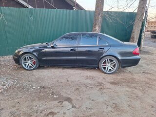 2005 Mercedes-Benz E-Класс 220 Sequentronic III (W211, S211), чёрный, 800000 рублей, вид 2