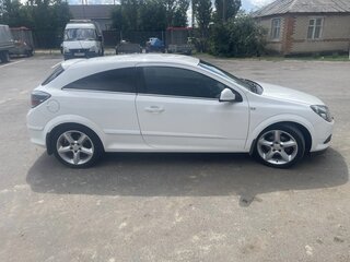 2010 Opel Astra GTC H Рестайлинг, белый, 600000 рублей, вид 5