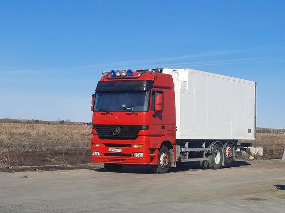 2000 Mercedes-Benz Arocs, красный, 4000000 рублей - вид 10