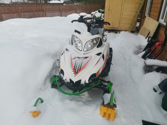 2010 Arctic Cat M-Series, белый, 400000 рублей