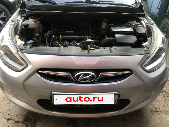 2013 Hyundai Solaris I, серебристый, 749000 рублей - вид 4