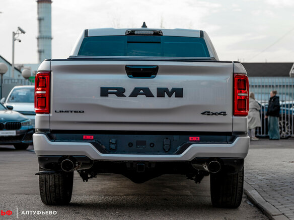 2026 Ram 1500 Crew Cab V Рестайлинг, серебристый, 10290000 рублей - вид 5
