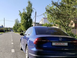 2016 Volkswagen Passat (North America and China) I Рестайлинг, синий, 1850000 рублей, вид 3