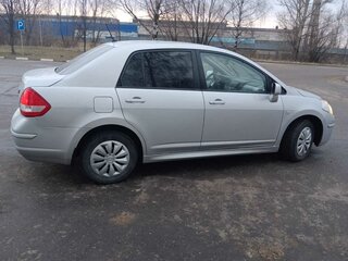 2011 Nissan Tiida I Рестайлинг, серебристый, 650000 рублей, вид 4