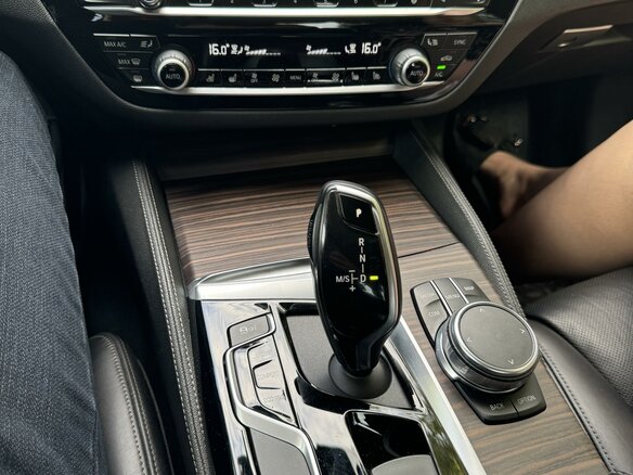 2018 BMW 5 серии 520d VII (G30/G31/G38), белый, 3000000 рублей - вид 8
