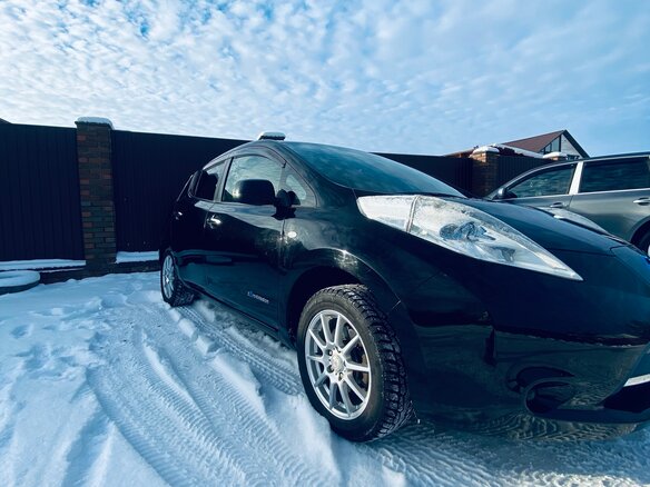 2013 Nissan Leaf (EM57) I (ZE0/AZE0), чёрный, 1500000 рублей - вид 5