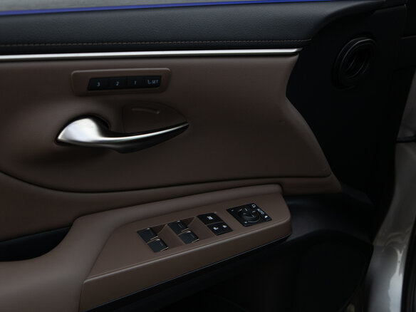 2025 Lexus ES 200 VII Рестайлинг 2, золотистый, 5830000 рублей - вид 13