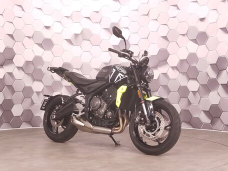 2023 Triumph Trident 660, чёрный, 777000 рублей, вид 1