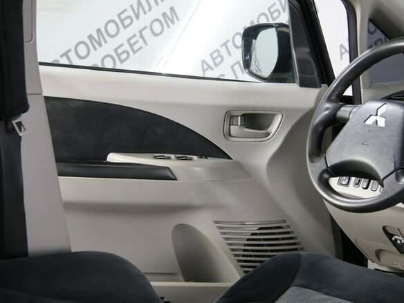 2008 Mitsubishi Grandis I, чёрный - вид 11