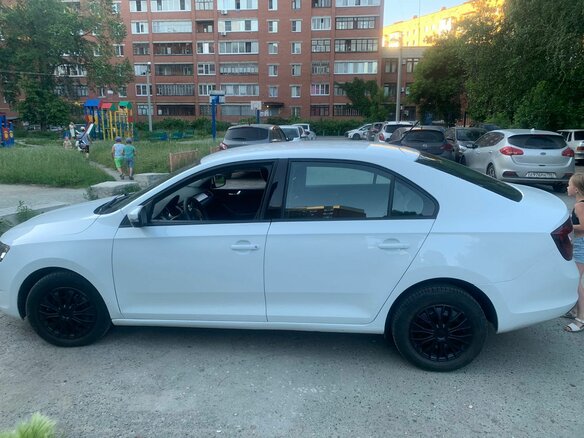 2019 Skoda Rapid I Рестайлинг, белый, 1200000 рублей - вид 1