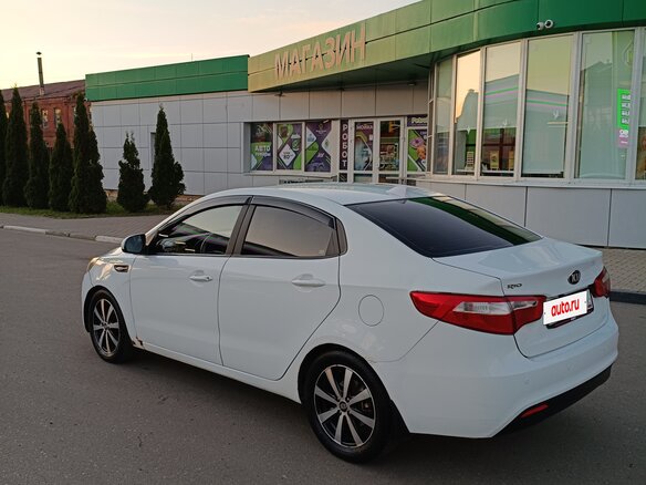 2013 Kia Rio III, белый, 600000 рублей - вид 3