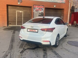 2018 Hyundai Solaris II, белый, 925000 рублей, вид 4