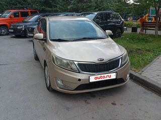 2013 Kia Rio 4-speed III, бежевый, 950000 рублей, вид 2