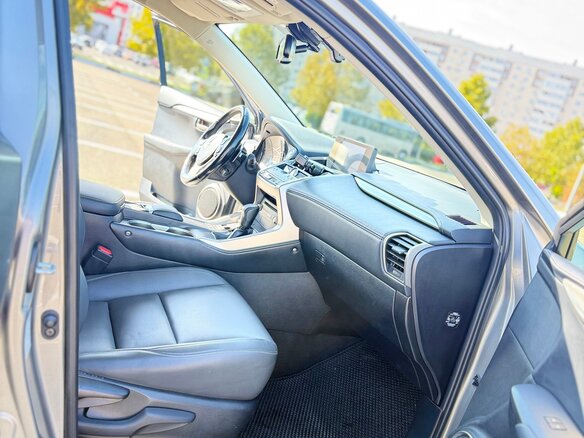 2019 Lexus NX 200 I Рестайлинг, серый, 2840000 рублей - вид 5