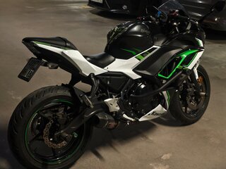 2021 Kawasaki Ninja 650, чёрный, 720000 рублей, вид 3