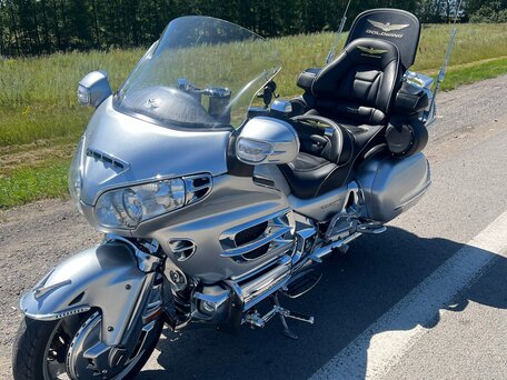 2003 Honda GL 1800 Gold Wing, серебристый, 900000 рублей, вид 1