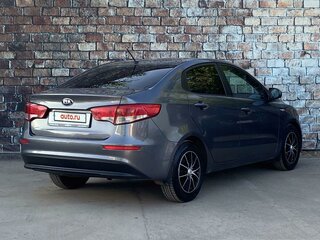 2015 Kia Rio III Рестайлинг, серебристый, 1050000 рублей, вид 5