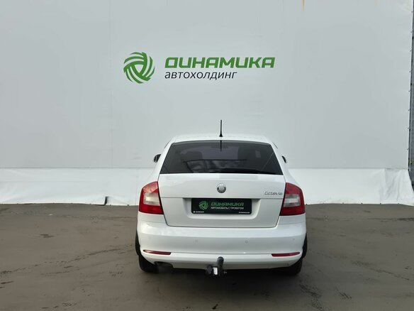 2010 Skoda Octavia II (A5) Рестайлинг, белый, 595000 рублей - вид 5