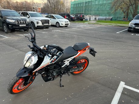 2023 KTM 125 Duke, белый, 559999 рублей, вид 3