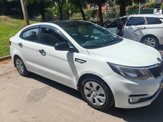 2015 Kia Rio III Рестайлинг, белый, 890000 рублей, вид 4