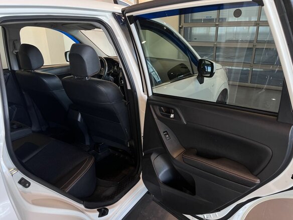 2015 Subaru Forester IV Рестайлинг, белый, 1425000 рублей - вид 25