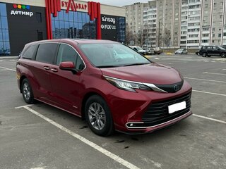 2021 Toyota Sienna IV, красный, 5900000 рублей, вид 2