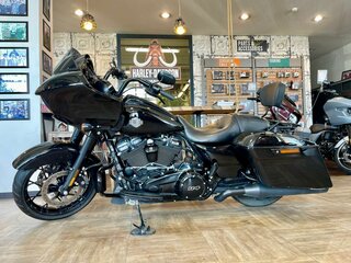 2021 Harley-Davidson Road Glide, чёрный, 2890000 рублей, вид 3