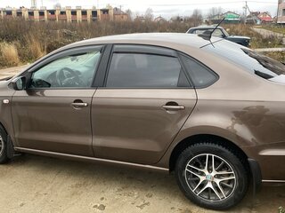 2017 Volkswagen Polo V Рестайлинг, коричневый, 1300000 рублей, вид 4