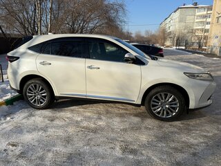 2020 Toyota Harrier III (XU60) Рестайлинг, белый, 3300000 рублей, вид 5