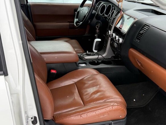 2012 Toyota Sequoia II, белый, 3900000 рублей - вид 17