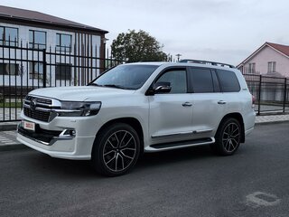 2018 Toyota Land Cruiser 200 Series Рестайлинг 2, белый, 7200000 рублей, вид 1