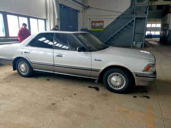 1988 Toyota Crown VIII (S130), серый, 700000 рублей - вид 11