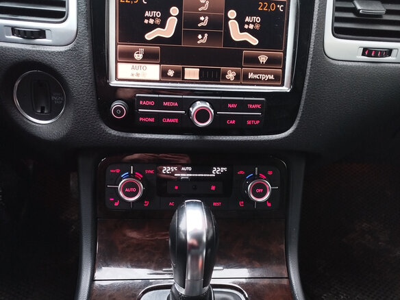 2012 Volkswagen Touareg II, коричневый, 1600000 рублей - вид 20