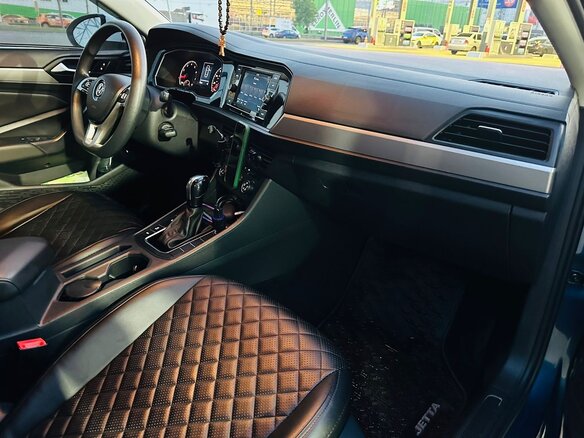 2018 Volkswagen Jetta 8-speed VII, синий, 1340000 рублей - вид 8