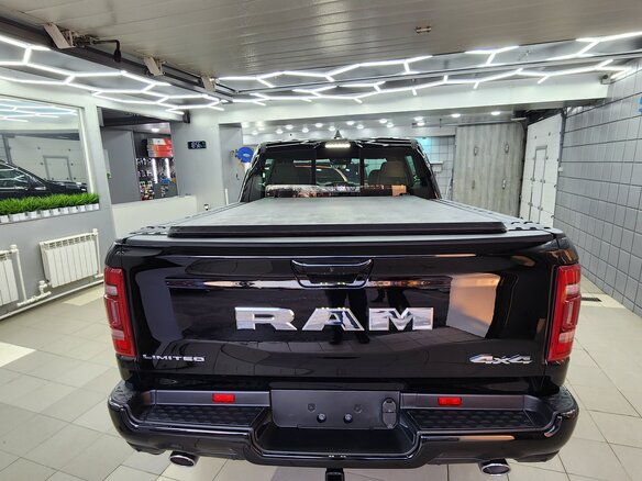2023 Ram 1500 Crew Cab eTorque V, чёрный, 11100000 рублей - вид 20