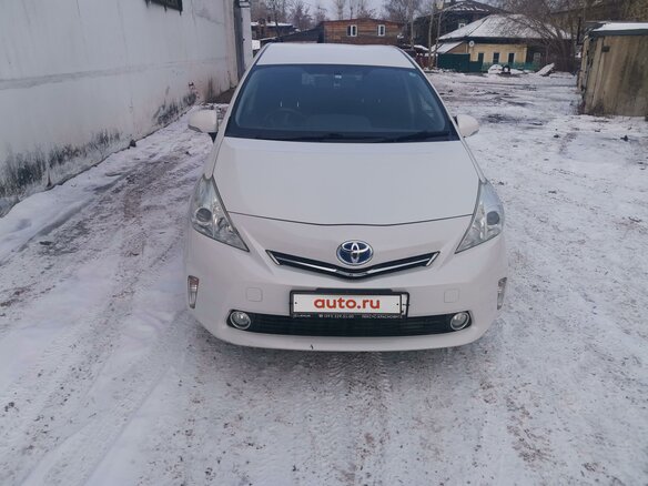 2013 Toyota Prius Alpha I (ZVW40/41), белый, 1350000 рублей