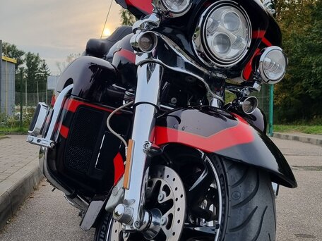 2017 Harley-Davidson CVO Limited, красный, 2801859 рублей, вид 2