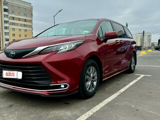 2021 Toyota Sienna IV, красный, 5900000 рублей, вид 4
