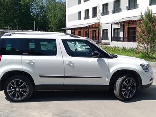 2017 Skoda Yeti I Рестайлинг, белый, 1795000 рублей, вид 3