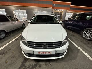 2015 Volkswagen Polo V Рестайлинг, белый, 900000 рублей, вид 3