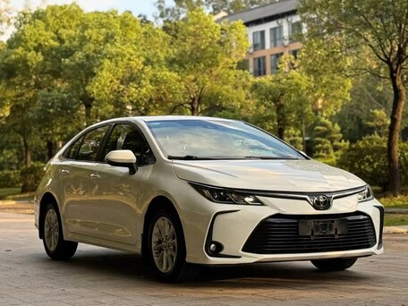 2021 Toyota Corolla XII (E210), белый, 1630000 рублей, вид 1