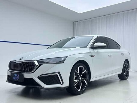 2023 Skoda Octavia IV (A8), белый, 1554000 рублей, вид 2
