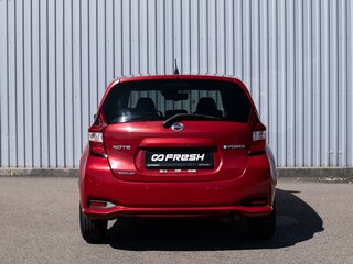 2018 Nissan Note e-Power II Рестайлинг, красный, 1299000 рублей, вид 4