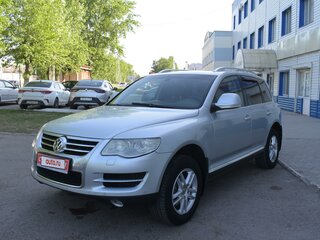 2008 Volkswagen Touareg I Рестайлинг, серебристый, 1350000 рублей, вид 1