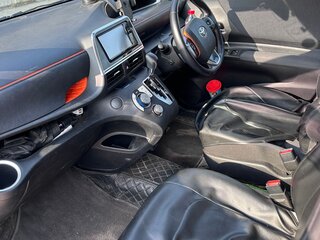 2016 Toyota Sienta II, чёрный, 1400000 рублей, вид 4